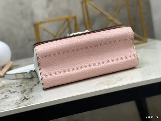 LOUIS VUITTON TWIST MM 0429